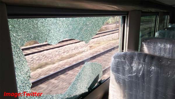 100 ಕೋಟಿ ವೆಚ್ಚದಲ್ಲಿ ಸಿದ್ದಗೊಂಡಿರುವ 'ಟ್ರೈನ್ 18' ಮೇಲೆ ಕಿಡಿಗೇಡಿಗಳ ಅಟ್ಟಹಾಸ..!