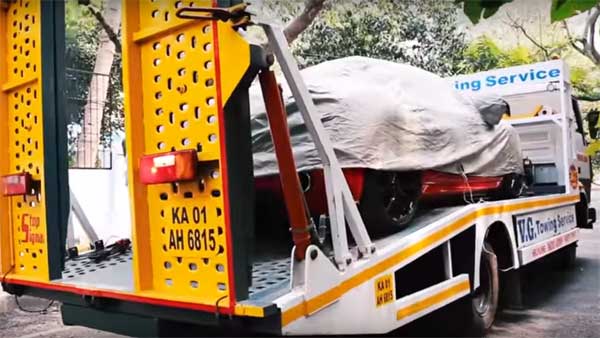 ತಂದೆ-ತಾಯಿಗೆ ಮರೆಯಾಲಾಗದ ಉಡುಗೊರೆ ನೀಡಿದ ಬೆಂಗಳೂರು ಯುವಕ