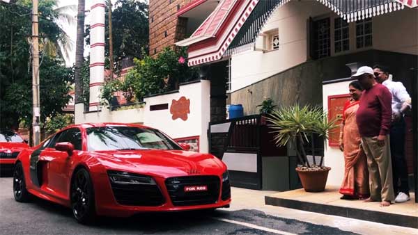 ತಂದೆ-ತಾಯಿಗೆ ಮರೆಯಾಲಾಗದ ಉಡುಗೊರೆ ನೀಡಿದ ಬೆಂಗಳೂರು ಯುವಕ