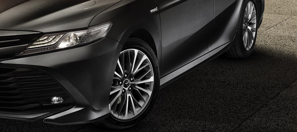 ಬಿಡುಗಡೆಯಾದ ಹೊಸ ಟೊಯೊಟಾ ಕ್ಯಾಮ್ರಿ ಹೈಬ್ರಿಡ್ ಕಾರು. ಬೆಲೆ ಎಷ್ಟು ಗೊತ್ತಾ.?