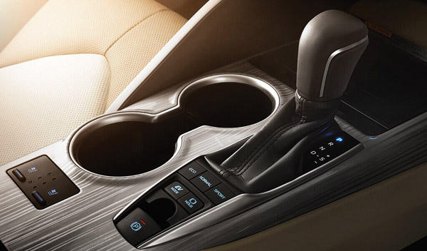 ಬಿಡುಗಡೆಯಾದ ಹೊಸ ಟೊಯೊಟಾ ಕ್ಯಾಮ್ರಿ ಹೈಬ್ರಿಡ್ ಕಾರು. ಬೆಲೆ ಎಷ್ಟು ಗೊತ್ತಾ.?