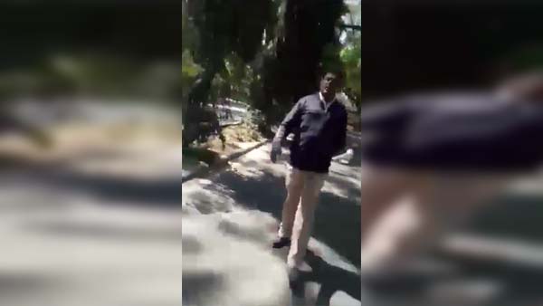 ಸಂಚಾರಿ ನಿಯಮ ಪಾಲಿಸದ ಟ್ರಾಫಿಕ್ ಪೊಲೀಸರಿಂದಲೇ ಯುವಕನ ಮೇಲೆ ದರ್ಪ..!