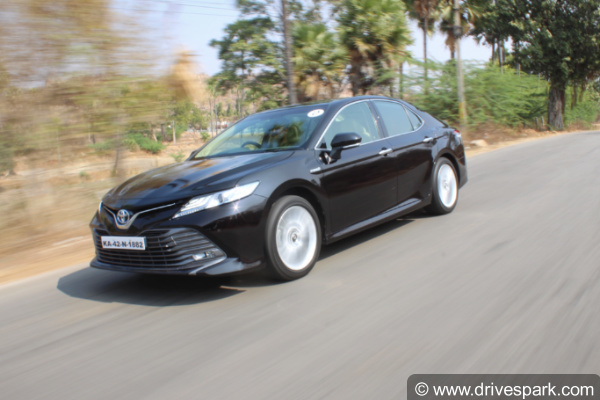 ಹೆಚ್ಚು ಸೇಫ್ಟಿ ಫೀಚರ್‍‍‍ಗಳನ್ನು ಪಡೆದ 2019ರ ಟೊಯೊಟಾ ಕ್ಯಾಮ್ರಿ ಹೈಬ್ರಿಡ್ ವಿಮರ್ಶೆ