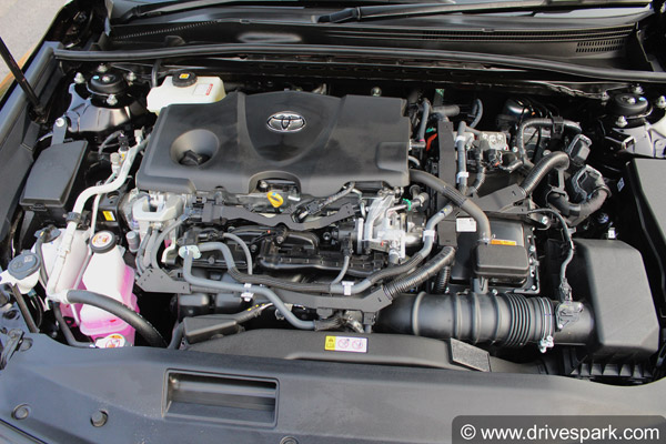 ಹೆಚ್ಚು ಸೇಫ್ಟಿ ಫೀಚರ್‍‍‍ಗಳನ್ನು ಪಡೆದ 2019ರ ಟೊಯೊಟಾ ಕ್ಯಾಮ್ರಿ ಹೈಬ್ರಿಡ್ ವಿಮರ್ಶೆ