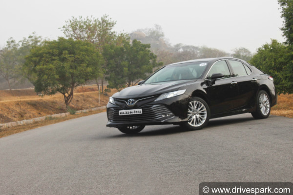 ಹೆಚ್ಚು ಸೇಫ್ಟಿ ಫೀಚರ್‍‍‍ಗಳನ್ನು ಪಡೆದ 2019ರ ಟೊಯೊಟಾ ಕ್ಯಾಮ್ರಿ ಹೈಬ್ರಿಡ್ ವಿಮರ್ಶೆ