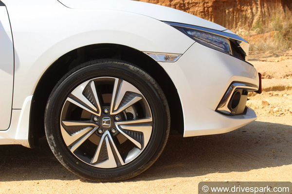 2019ರ ಸಿವಿಕ್ ವಿಮರ್ಶೆ: ಸೆಡಾನ್ ವಿಭಾಗದಲ್ಲಿ ಮತ್ತೆ ಮ್ಯಾಜಿಕ್ ಮಾಡುತ್ತಾ ಹೋಂಡಾ?