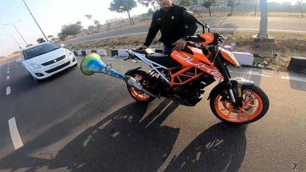 ಕೆಟಿಎಂ ಡ್ಯೂಕ್ ಬೈಕ್ ಎಕ್ಸಾಸ್ಟ್‌ಗೆ ಲೌಡ್ ಸ್ಪೀಕರ್ ಹಾಕಿದ ಭೂಪ..!