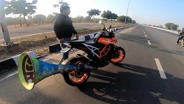 ಕೆಟಿಎಂ ಡ್ಯೂಕ್ ಬೈಕ್ ಎಕ್ಸಾಸ್ಟ್‌ಗೆ ಲೌಡ್ ಸ್ಪೀಕರ್ ಹಾಕಿದ ಭೂಪ..!