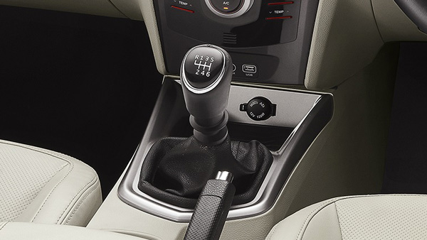 ಮಾರುತಿ ಎಸ್-ಕ್ರಾಸ್ ಕಾರಿನ ಜೊತೆ ರಸ್ತೆಯಲ್ಲಿ ಮಿಂಚಿದ ಮಹೀಂದ್ರಾ ಎಕ್ಸ್‌ಯುವಿ300