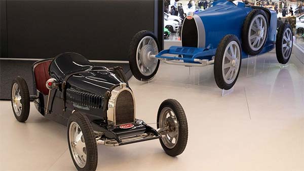  ಮಕ್ಕಳಿಗಾಗಿಯೇ ಸಿದ್ದವಾದ ಈ ಬುಗಾಟಿ ಕಾರಿನ ಬೆಲೆ ಕೇಳಿದ್ರೆ ನಿಮಗೆ ಅಚ್ಚರಿಯಾಗುತ್ತೆ..! 