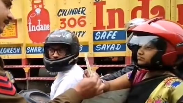 ತಪಾಸಣೆ ವೇಳೆ ಹಿಂಬದಿ ಬೈಕ್ ಸವಾರರ ಹೆಲ್ಮೆಟ್ ಒಡೆದು ಹಾಕಿದ ಟ್ರಾಫಿಕ್ ಪೊಲೀಸ್..!