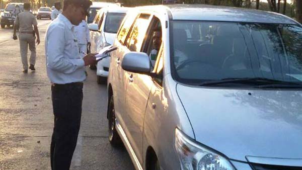 ನಂಬರ್ ಪ್ಲೇಟ್‌ನಲ್ಲೂ 'ಚೌಕಿದಾರ್'- ಬಿಜೆಪಿ ಎಂಎಲ್ಎ ಕಾರಿಗೆ ಬಿತ್ತು ದಂಡ..!