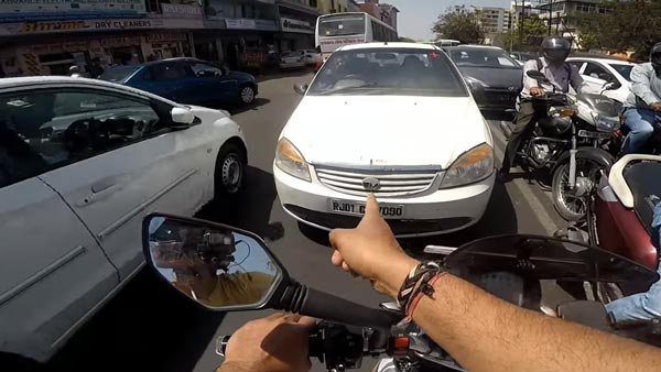 ರಾಂಗ್ ಸೈಡ್‌ನಲ್ಲಿ ಬಂದ ಕಾರು ಚಾಲಕನಿಗೆ ಬೆವರಿಳಿಸಿದ ಬೈಕ್ ರೈಡರ್..!