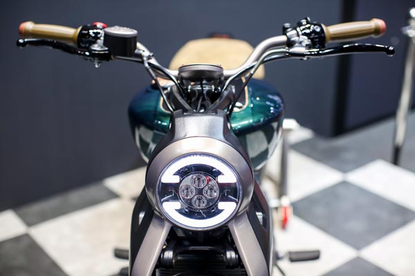 ರಾಯಲ್ ಎನ್‌ಫೀಲ್ಡ್ ನಿರ್ಮಾಣದ 883ಸಿಸಿ ಕೆಎಕ್ಸ್ ಕಾನ್ಸೆಪ್ಟ್ ಬೈಕ್ ಅನಾವರಣ