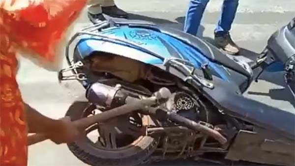 ಮಾಡಿಫೈ ಬೈಕ್ ಸವಾರರಿಗೆ ಭಿಕ್ಷರ ವೇಷದಲ್ಲಿ ಬಂದು ಶಾಕ್ ಕೊಟ್ಟ ಪೊಲೀಸರು.. !