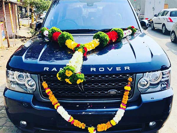 'ಗೋಲ್ಡ್ ಮ್ಯಾನ್' ಸನ್ನಿ ವಾಗ್ಚೌರೆ ಅವರ ಚಿನ್ನದ ಕಾರು ಕಲೆಕ್ಷನ್ ಹೇಗಿದೆ ಗೊತ್ತಾ.?