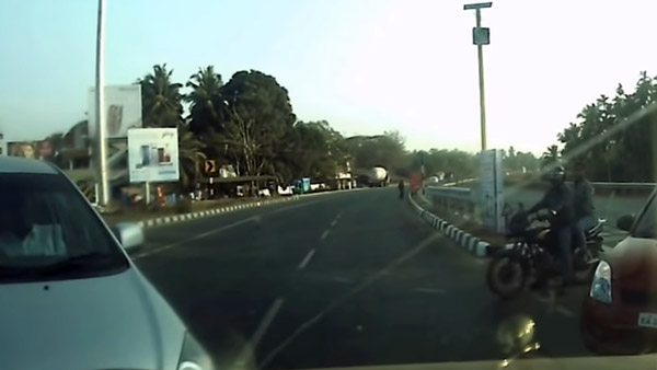 ಮಂಗಳೂರಿನಲ್ಲಿ ತಪ್ಪಿದ ಭೀಕರ ಅಪಘಾತ- ಎಬಿಎಸ್ ಇಲ್ಲವಾಗಿದ್ರೆ ಕಥೆ ಅಷ್ಟೇ..!