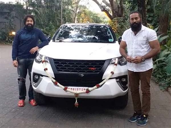 'ಕೆಜಿಎಫ್' ಗರುಡನ ವಾಹನವಾದ ಐಷಾರಾಮಿ ಕಾರು ಯಾವುದು ಗೊತ್ತಾ.?