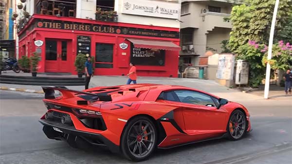 ಬೆಂಗಳೂರಿನ ರಸ್ತೆಗಳಲ್ಲಿ ಲ್ಯಾಂಬೋರ್ಗಿನಿ ಅವೆಂಟಡೊರ್ ಎಸ್‍ವಿಜೆ ಕಾರಿನ ದರ್ಬಾರು...