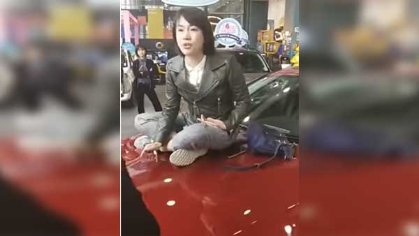 ಮೋಸ ಮಾಡಿದ ಮರ್ಸಿಡಿಸ್ ಡೀಲರ್ಸ್‌ಗೆ ಸರಿಯಾಗಿಯೇ ಬುದ್ದಿಕಲಿಸಿದ ಮಹಿಳೆ