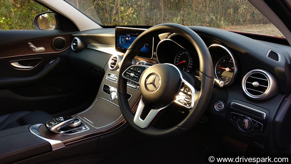 ತಂದೆಯ ಕನಸಿನ ಕಾರನ್ನು ಉಡುಗೊರೆಯಾಗಿ ನೀಡಿದ ಮಗ