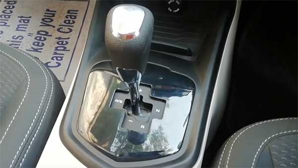 ಎಎಂಟಿ ಗೇರ್‍‍ಬಾಕ್ಸ್ ಹೊತ್ತು ಬರಲಿರುವ ಹೊಸ ಮಹೀಂದ್ರಾ ಎಕ್ಸ್‌ಯುವಿ300 ಇದೇನೆ