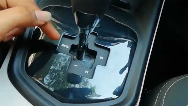 ಎಎಂಟಿ ಗೇರ್‍‍ಬಾಕ್ಸ್ ಹೊತ್ತು ಬರಲಿರುವ ಹೊಸ ಮಹೀಂದ್ರಾ ಎಕ್ಸ್‌ಯುವಿ300 ಇದೇನೆ