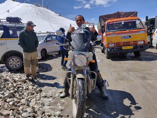 ವಿಶ್ವದ ಅತಿ ಎತ್ತರದ ಕಣಿವೆ ತಲುಪಿದ ಆರ್‌ಇ ಮೊದಲ ಇಂಟರ್‌ಸೆಪ್ಟರ್ 650
