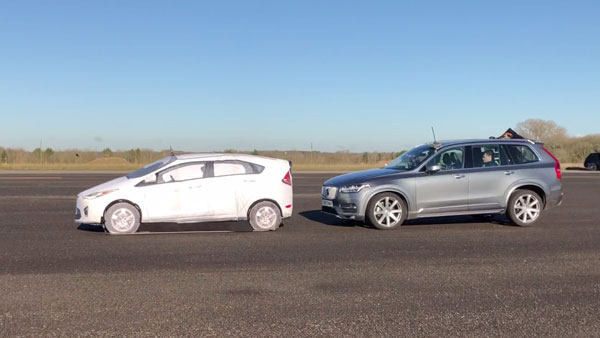 ಆಟೋ ಉದ್ಯಮದಲ್ಲಿ ಹೊಸ ಅವಿಷ್ಕಾರ- ಕಾರಿನ ಹೊರಭಾಗದಲ್ಲೂ ಏರ್‌ಬ್ಯಾಗ್ ಸೌಲಭ್ಯ..!