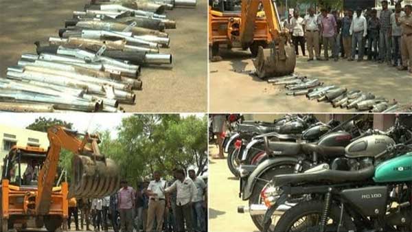 ಜೆಸಿಬಿ ಇಂದ ಮಾಡಿಫೈಡ್ ಸೈಲೆನ್ಸರ್‍‍ಗಳನ್ನು ದ್ವಂಸ ಮಾಡಿದ ದಾವಣಗೆರೆಯ ಪೊಲೀಸರು..