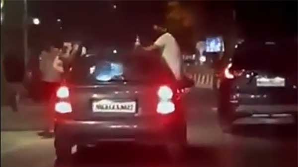 ಫಿಲ್ಮಿ ಸ್ಟೈಲ್‍‍ನಲ್ಲಿ ಸ್ಟಂಟ್ ಮಾಡಲು ಹೋದ ವಿದ್ಯಾರ್ಥಿಗಳು ಅಂದರ್