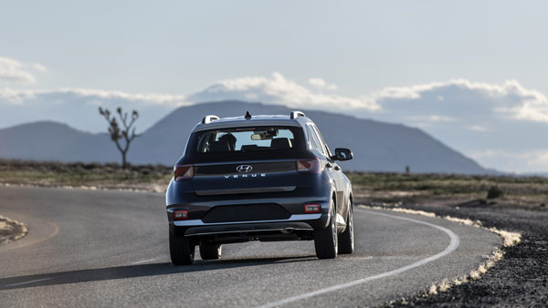 ಮಹೀಂದ್ರಾ ಎಕ್ಸ್‌ಯುವಿ300 ಕಾರನ್ನು ಹಿಂದಿಕ್ಕಿದ ಹ್ಯುಂಡೈ ವೆನ್ಯೂ - ಬ್ರೆಝಾ ಈಗಲೂ ನಂಬರ್1