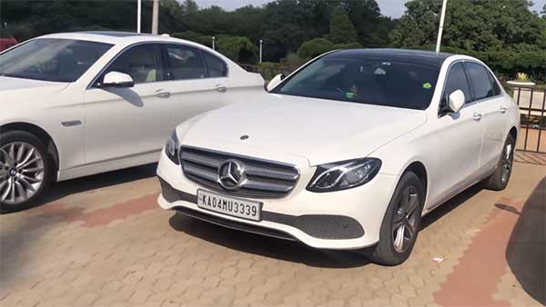 ಬೆಂಗಳೂರಿನ ಉದ್ಯಮಿ ಮದುವೆಮನೆಯಲ್ಲಿ ಐಷಾರಾಮಿ ಕಾರು‍ಗಳ ಕಲರವ..!