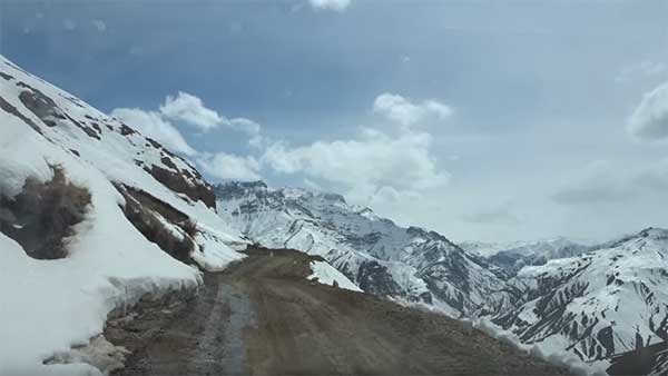 ಆಫ್ ರೋಡ್‌ನಲ್ಲಿ ಸಿಲುಕಿದ್ದ ಟೊಯೊಟಾ ಇನೋವಾ ಕ್ರಿಸ್ಟಾ ನೆರವಿಗೆ ಬಂದ ಮಾರುತಿ ಬ್ರೆಝಾ..!