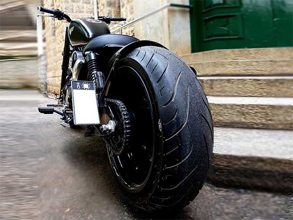 ಮಾಡಿಫೈಗೊಂಡ ರಾಯಲ್ ಎನ್‍‍ಫೀಲ್ಡ್ ಕ್ಲಾಸಿಕ್ 500 ಬೈಕ್