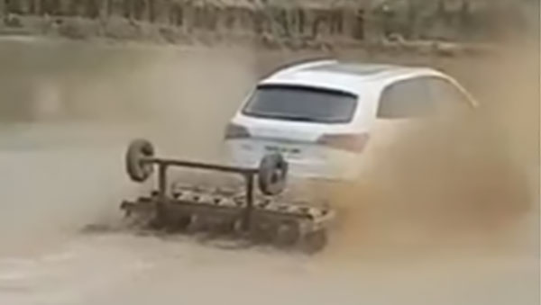 ವ್ಯವಸಾಯಕ್ಕಾಗಿ ರೂ.50 ಲಕ್ಷ ಬೆಲೆ ಬಾಳುವ ಐಷಾರಾಮಿ ಕಾರನ್ನು ಬಳಸಿದ ರೈತ