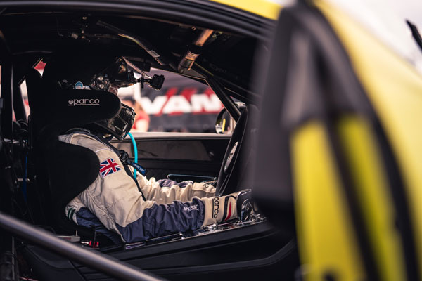 ಪರ್ವತದ ಹಾದಿಯಲ್ಲಿ ಹೊಸ ದಾಖಲೆ ಬರೆದ ಬೆಂಟ್ಲಿ ಕಾಂಟಿನೆಂಟಲ್ ಜಿ‍ಟಿ