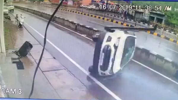 ನಿಯಂತ್ರಣ ತಪ್ಪಿ ಹೆದ್ದಾರಿಯಲ್ಲಿ ಪಲ್ಟಿ ಹೊಡೆದ ಫೋರ್ಡ್ ಇಕೋಸ್ಪೋರ್ಟ್ - ಚಾಲಕ ಸೇಫ್