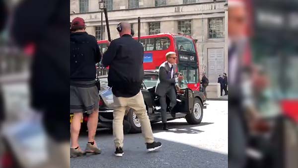 ಆಸ್ಟನ್ ಮಾರ್ಟಿನ್ ಕಾರು ಚಲಾಯಿಸಿದ ಜೇಮ್ಸ್ ಬಾಂಡ್