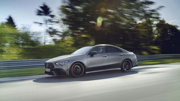 ವೇಗದ ಕಾರುಗಳನ್ನು ಅನಾವರಣಗೊಳಿಸಿದ ಮರ್ಸಿಡಿಸ್