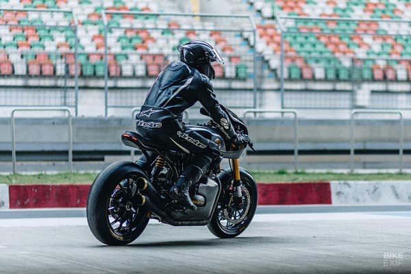 ಮಾಡಿಫೈಗೊಂಡ ರಾಯಲ್ ಎನ್‍‍ಫೀಲ್ಡ್ ಕಾಂಟಿನೆಂಟಲ್ ಜಿಟಿ650