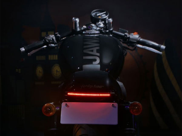 ಮೊದಲನೇ ಬಾರಿ ಮಾಡಿಫೈಗೊಂಡ ಜಾವಾ42 ಬೈಕ್ 