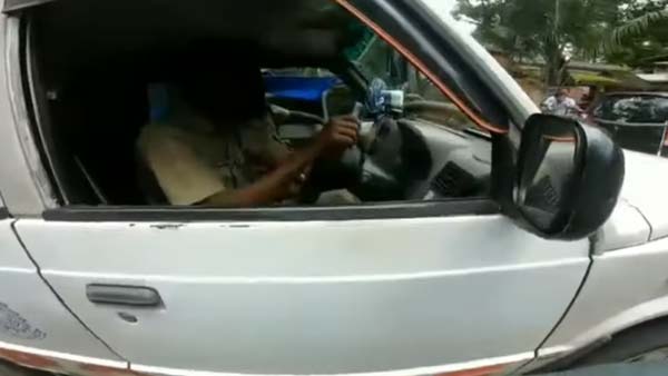 ಸೀಟ್ ಬೆಲ್ಟ್ ಧರಿಸದ ಪೊಲೀಸರನ್ನೇ ಅಡ್ಡಗಟ್ಟಿದ ಭೂಪ..!