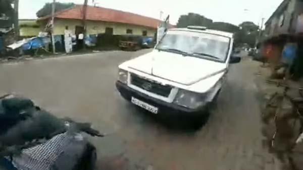 ಸೀಟ್ ಬೆಲ್ಟ್ ಧರಿಸದ ಪೊಲೀಸರನ್ನೇ ಅಡ್ಡಗಟ್ಟಿದ ಭೂಪ..!