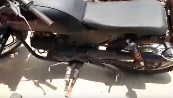 ರಾಯಲ್ ಎನ್‍‍ಫೀಲ್ಡ್ ಸೈಲೆನ್ಸರ್‍‍ಗಳನ್ನು ಕಿತ್ತುಹಾಕಿದ ಪೊಲೀಸರು