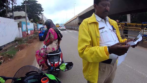ತಡೆದು ನಿಲ್ಲಿಸಿದ್ದು ಒಂದು ಕಾರಣಕ್ಕೆ, ದಂಡ ವಿಧಿಸಿದ್ದು ಇನ್ನೊಂದಕ್ಕೆ..!