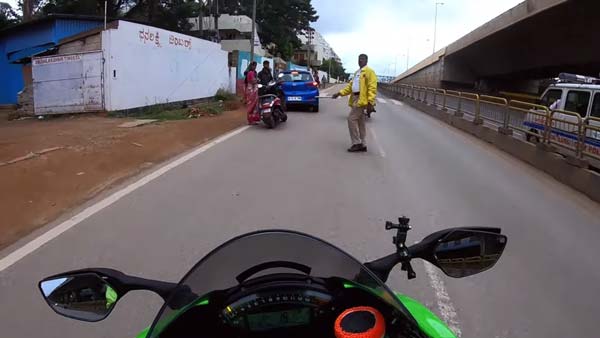 ತಡೆದು ನಿಲ್ಲಿಸಿದ್ದು ಒಂದು ಕಾರಣಕ್ಕೆ, ದಂಡ ವಿಧಿಸಿದ್ದು ಇನ್ನೊಂದಕ್ಕೆ..!