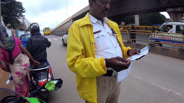 ತಡೆದು ನಿಲ್ಲಿಸಿದ್ದು ಒಂದು ಕಾರಣಕ್ಕೆ, ದಂಡ ವಿಧಿಸಿದ್ದು ಇನ್ನೊಂದಕ್ಕೆ..!