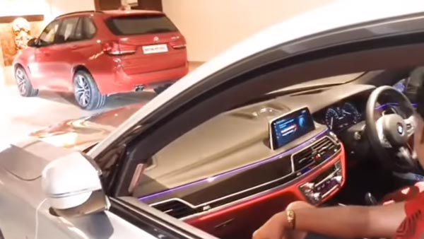 ಡ್ರೈವರ್‍‍ಲೆಸ್ ಪಾರ್ಕಿಂಗ್ ಕಾರಿನೊಂದಿಗೆ ಕಾಣಿಸಿಕೊಂಡ ಕ್ರಿಕೆಟ್ ದೇವರು