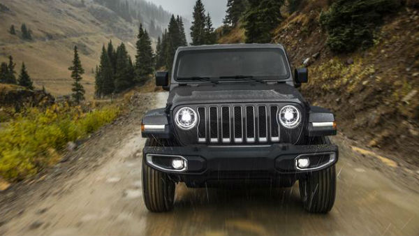 ಬಿಡುಗಡೆಯ ನಂತರ ಮೊದಲ ಬಾರಿಗೆ ಗ್ರಾಹಕರ ಕೈ ಸೇರಿದ ಹೊಸ ರ‍್ಯಾಂಗ್ಲರ್